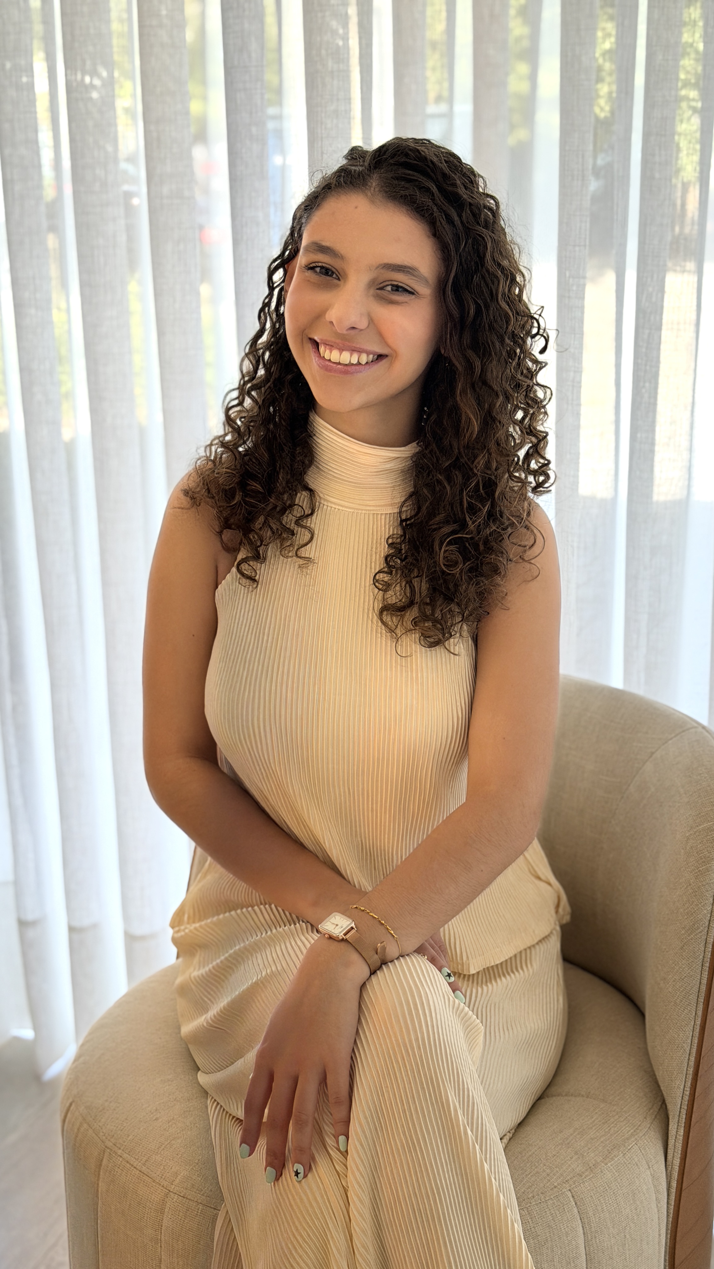 Nathalia, assistente administrativa